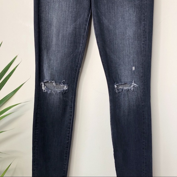 MOTHER • Looker Jean Washed Black Ripped Knee - Picture 4 of 7